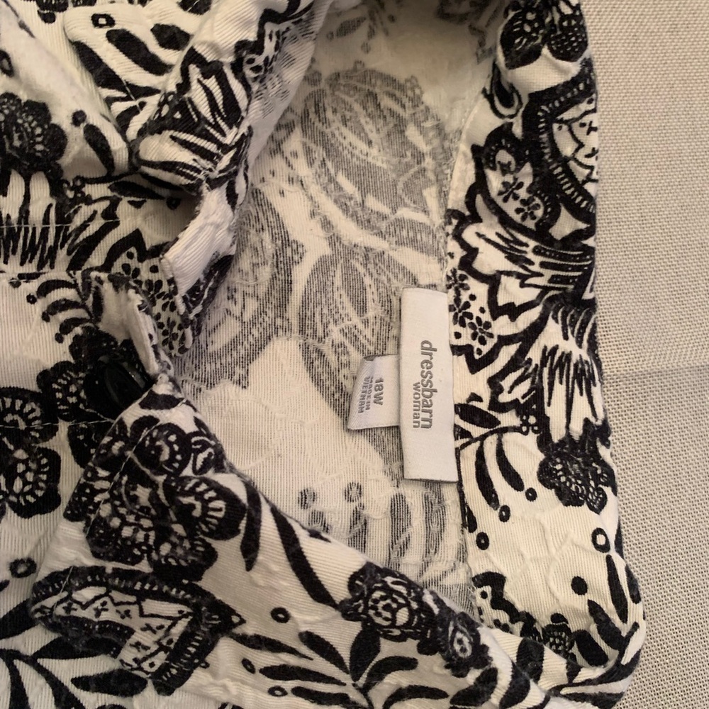 Dressbarn Black and White Floral Button Down Shirt ladies 18W